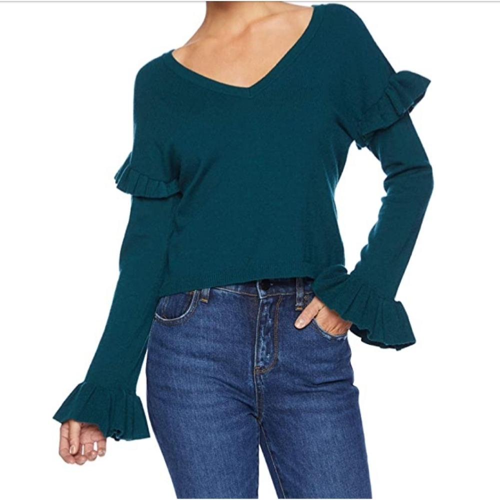 BB Dakota Ruffle V-neck green sweater